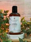 Shampoo Antiprurito Naturale – Bava di Lumaca, Camomilla & Calendula – 250 ml in a natural setting with greenery.